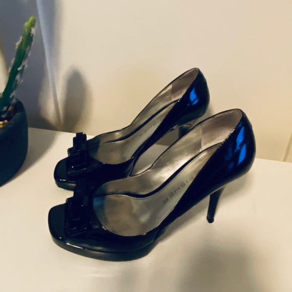 Marc Jacobs Jeannie patent leather heel. - Picture 2 of 5